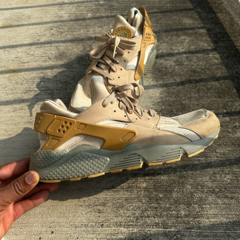 Nike Beige and Gold Sneakers